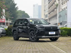 Toyota RAV4 — передний ракурс справа