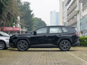 Toyota RAV4 — вид сбоку