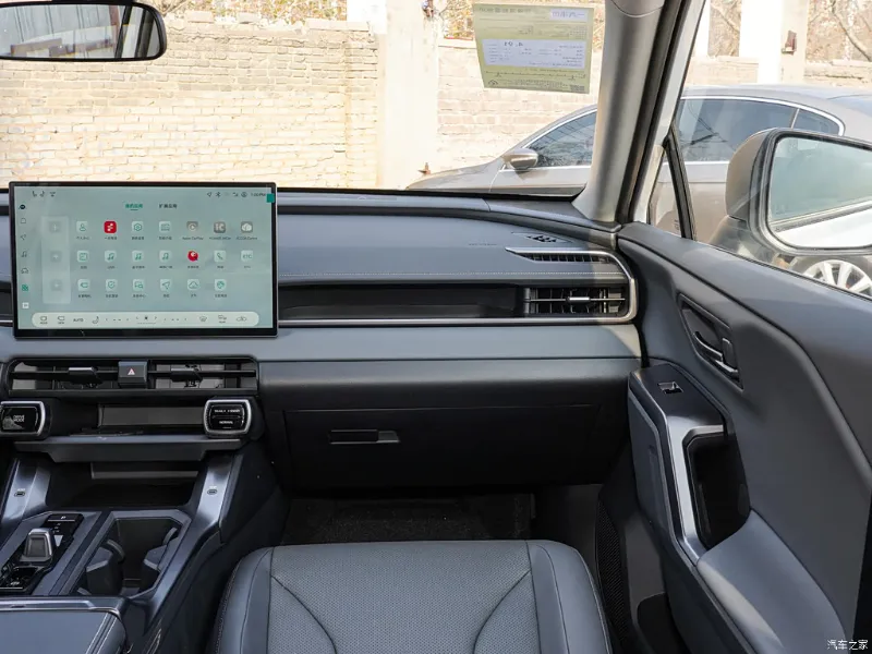 Toyota RAV4 — передняя панель и мультимедиа, фото 3