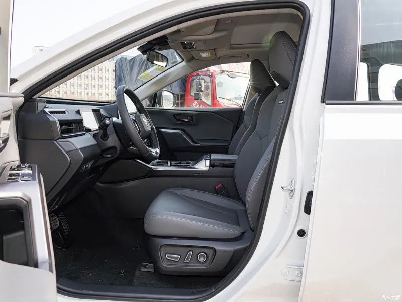 Toyota RAV4 — сиденья, фото 1