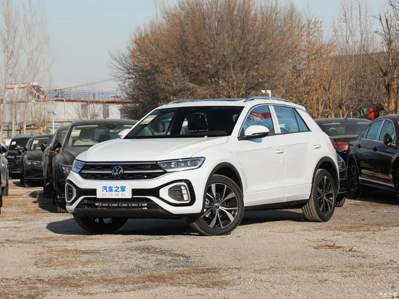 Volkswagen T-Roc — передний ракурс слева