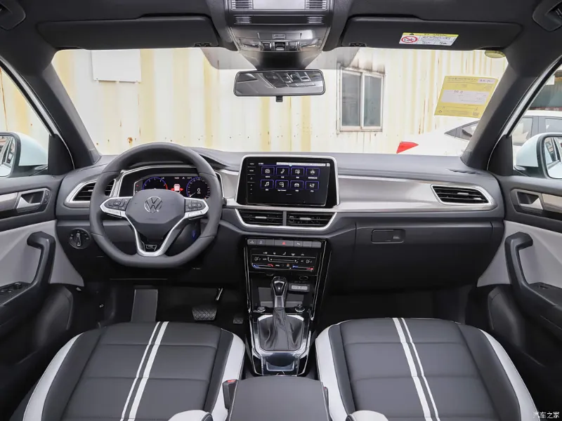 Volkswagen T-Roc — передняя панель и мультимедиа, фото 1