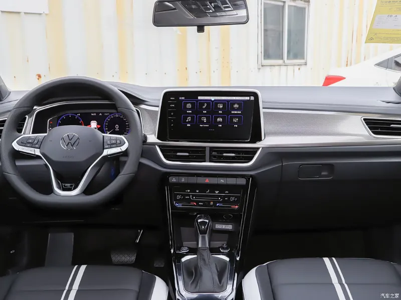 Volkswagen T-Roc — передняя панель и мультимедиа, фото 3