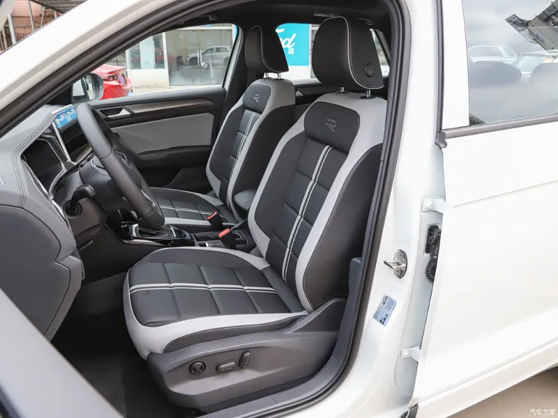 Volkswagen T-Roc — сиденья, фото 2