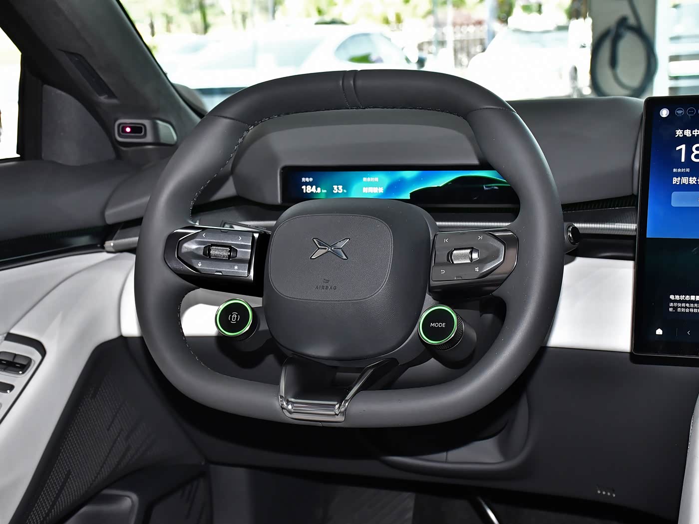 Салон Xpeng P7 2025 702 Max — интерьер, ракурс 6